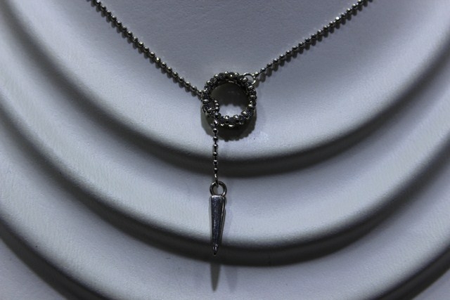 chaine avec breloque et avec cercle +pointe - Image 2