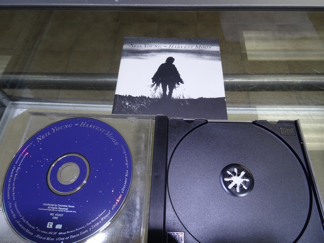 NEIL YOUNG HAVREST MOON