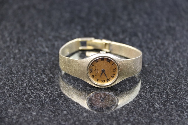 Montre de Qualité 16