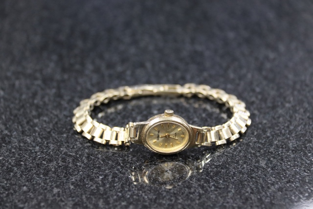 Montre de Qualité 12