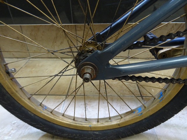 Velo BMX (pas de frein) - Image 2