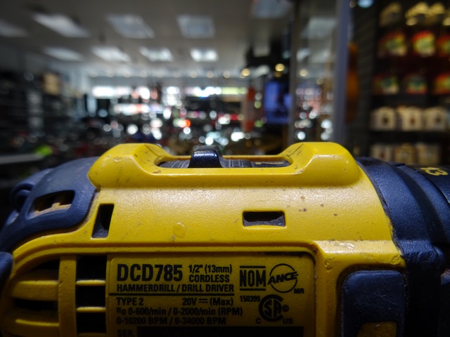 Ensemble dewalt perceuse+impact+grinder+3 batterie 20V 1.5AH+Chargeur - Image 2