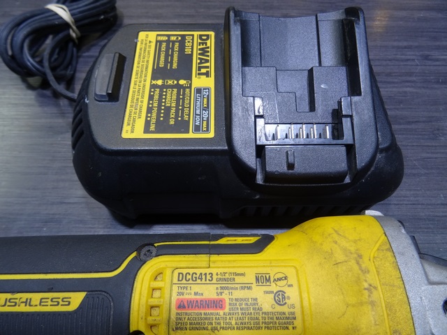 Ensemble dewalt perceuse+impact+grinder+3 batterie 20V 1.5AH+Chargeur - Image 4