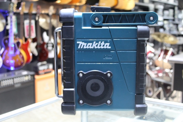 radio de chantier + batt 18v (plastique fermeture brisee) - Image 2