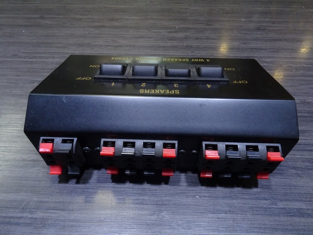 Switch Pour Haut Parleur 4 canal - Image 3