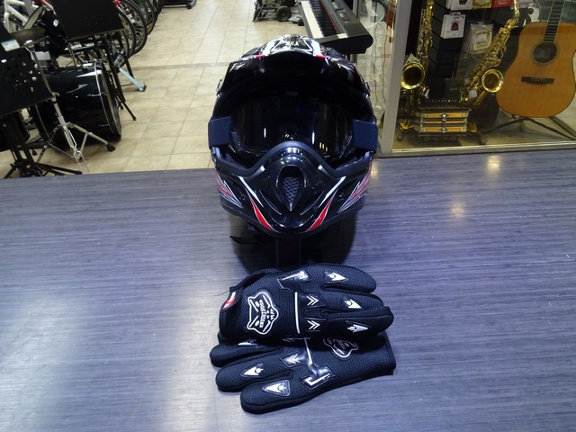 CASQUE DE MOTO + LUNETTES + GANTS