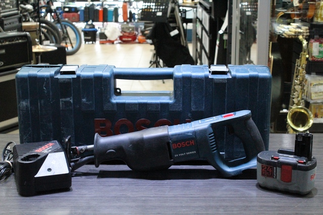 Scie va et vient avec batterie 24 volt (Batterie defectueuse)