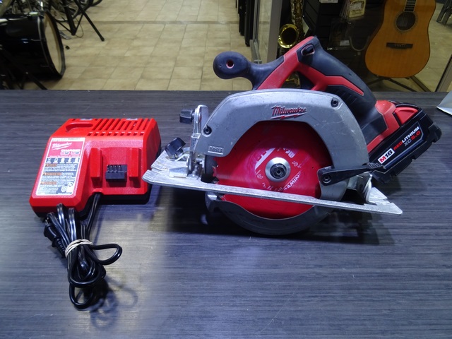 Scie Circulaire 6 1/2p M18 XC 5.0Ah + Chargeur