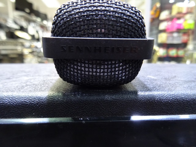 Cardioid Dynamic Microphone - Image 3