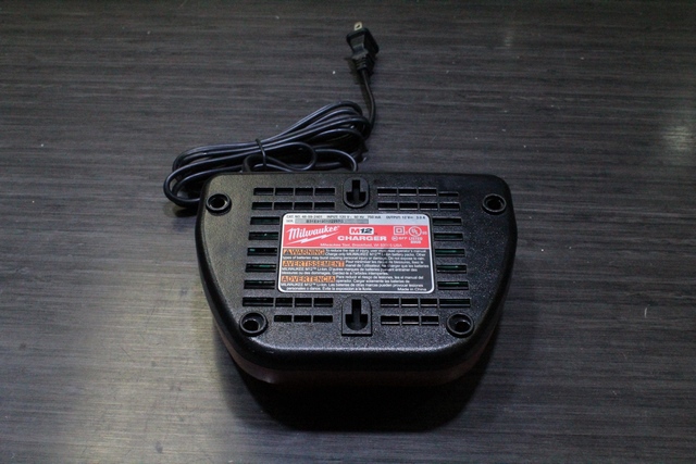 CHARGEUR A BATTERIE - Image 3