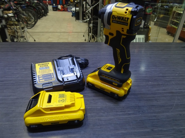 Impact Brushless + chargeur + 2 Batteries 20V 4AH