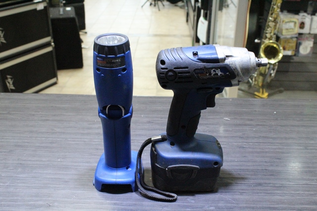 clée a choc ( Impact) + lumiere 14.4 volt batterie défectueuse - Image 3