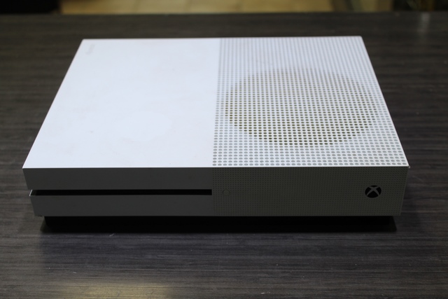 Console Xbox One S 1To + acc - Image 2