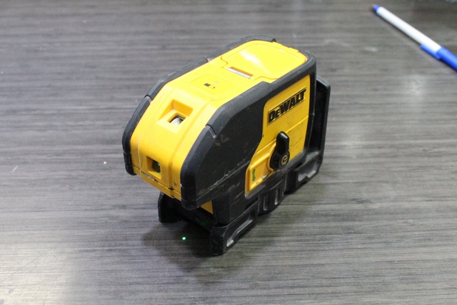 LASER VERT À 3 POINTS AUTO NIVELANT