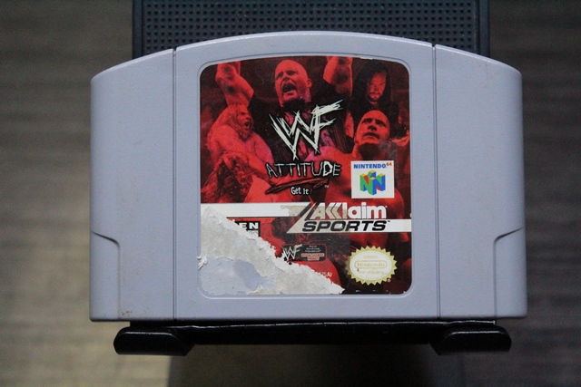 WWF Attitude (etiquette endomagee)