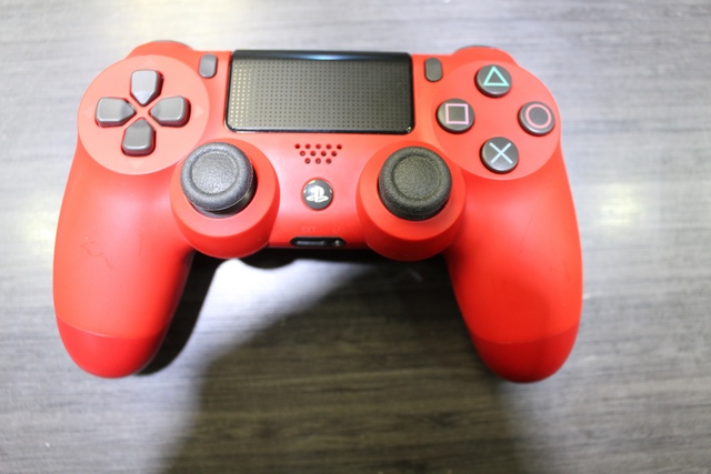 Console PS4 1TO + acc - Image 3