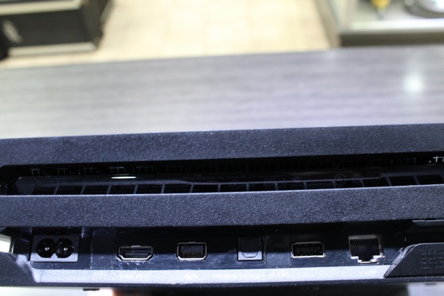 Console PS4 Pro 1To + acc - Image 3