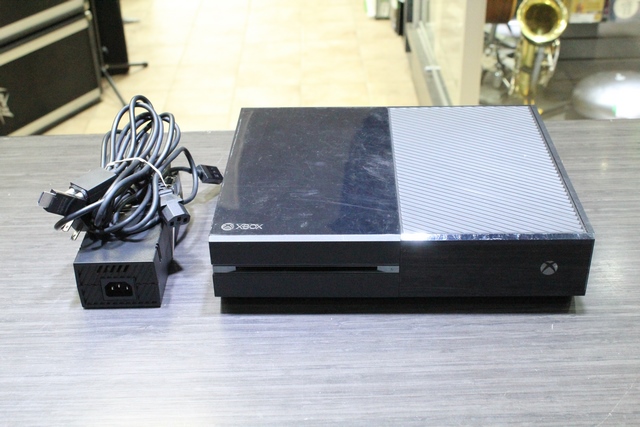 Console Xbox One 1e gen 500 go + acc (sans manette)