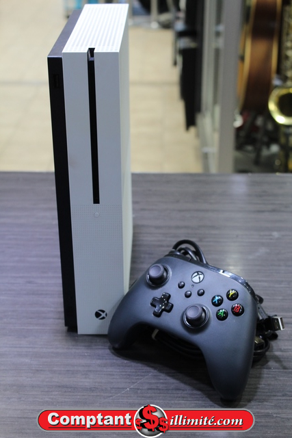 Console xbox one s 500gb (vendu en digital + manette pas officielle) + acc