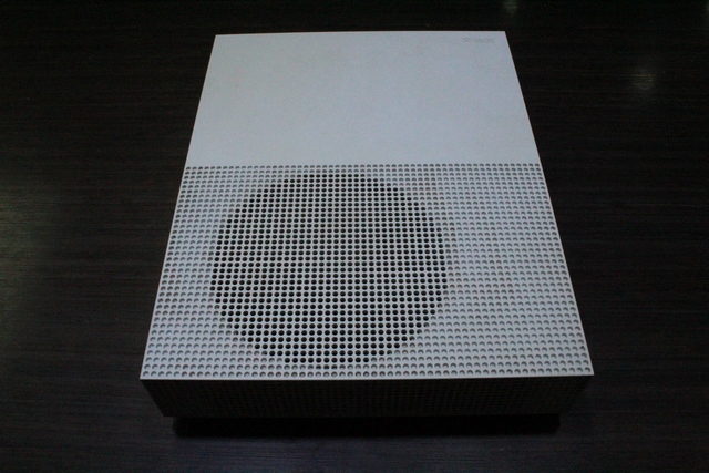 Console xbox one s 500gb (vendu en digital + manette pas officielle) + acc - Image 2