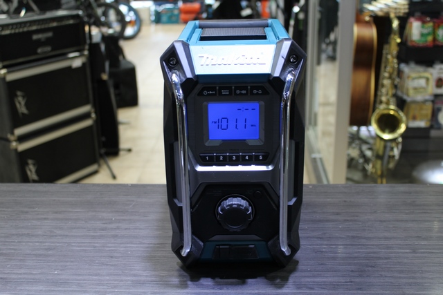 radio de chantier + batterie + ac