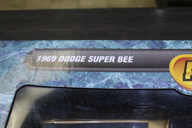 Dodge super bee 1969 1 18 diecast  - Image 2