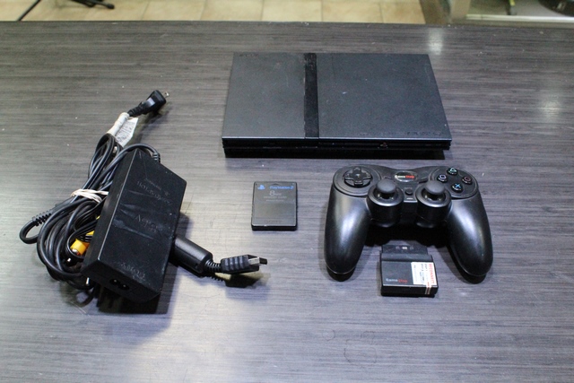 Console PS2 Slim + acc (manette generique sans fil)