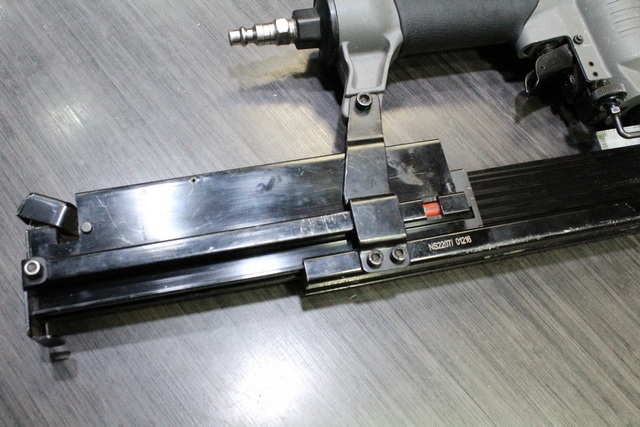 CLOUEUSE A FINITION - Image 3