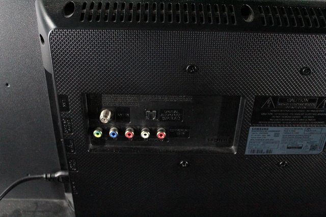 Téléviseur (TV) 32 po intelligente (smart) (2017) + tc - Image 2