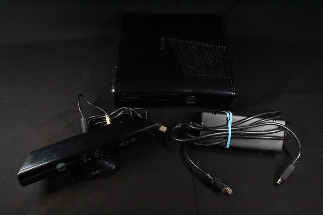 Xbox 360 250go + acc (sans manette)
