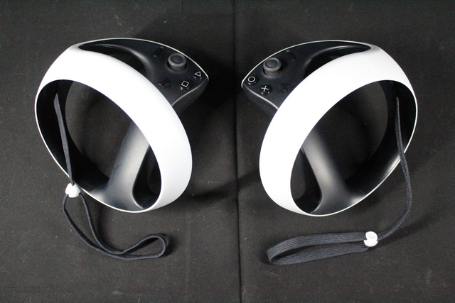 Playstation VR2 + 2 manettes - Image 3