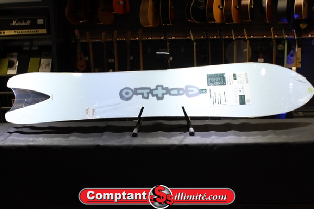 planche a neige neuve (173 cm)