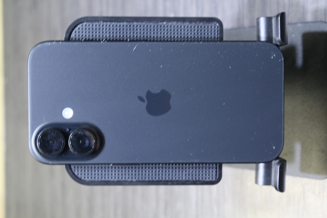 Iphone 16 noir 128 Go - Image 2