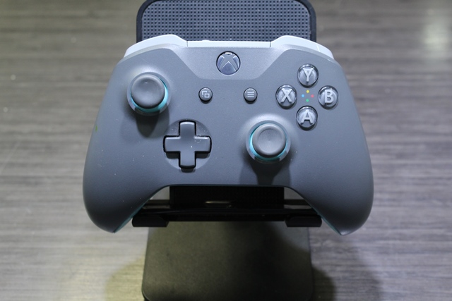 Console Xbox One S 1To + manette - Image 4