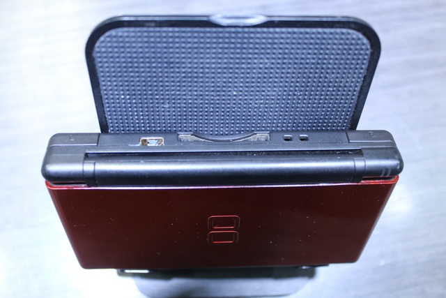 Console ds + chargeur (ecrans un peu brulees) - Image 3