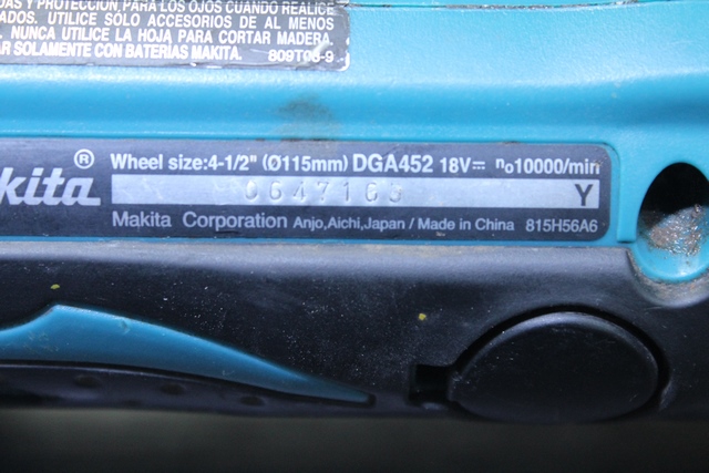 Meuleuse makita + batterie  chargeur - Image 3
