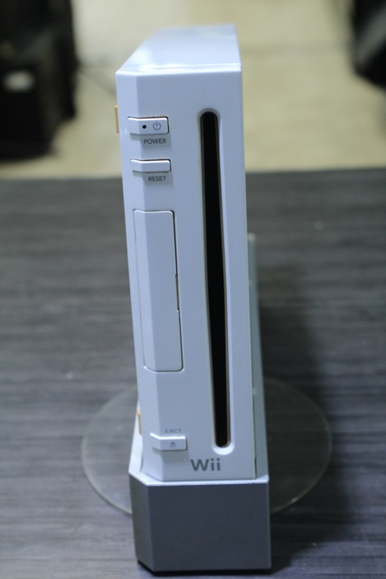 Console Wii + 2 manettes + acc - Image 2