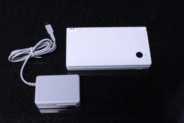 Console Dsi Blanc + acc NINTENDO twl-001 - Image 2